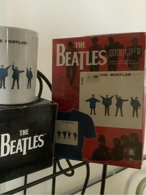 The Beatles Help! Collectible Mug & CD/T Shirt Box Set - Red, White, Black